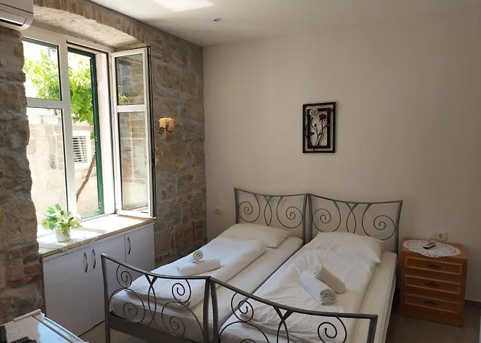 Apartment Meri アパート *