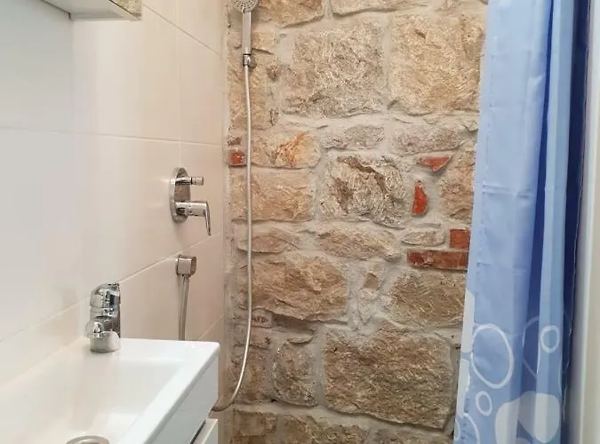 Apartment Meri アパート *